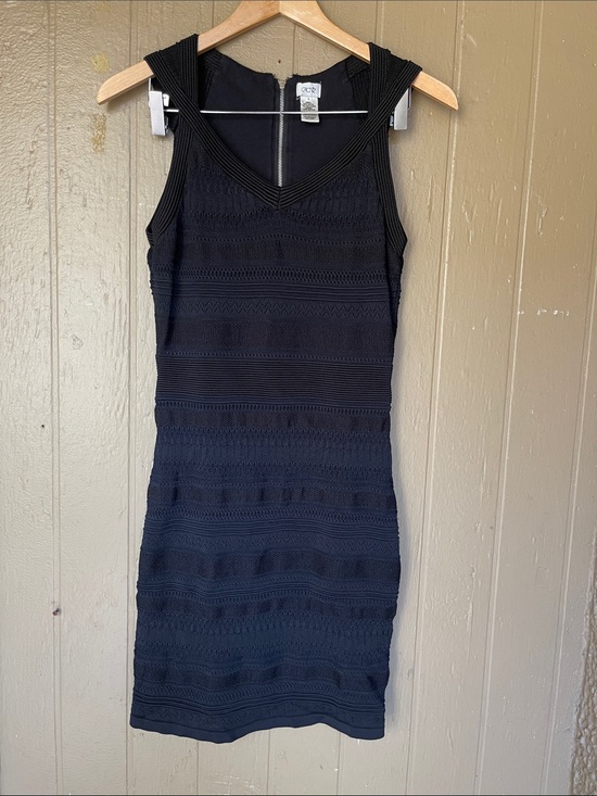 Cache Dresses & Skirts - Cache Black Sleeveless V-Neck Knit Mini Dress in Black Size S